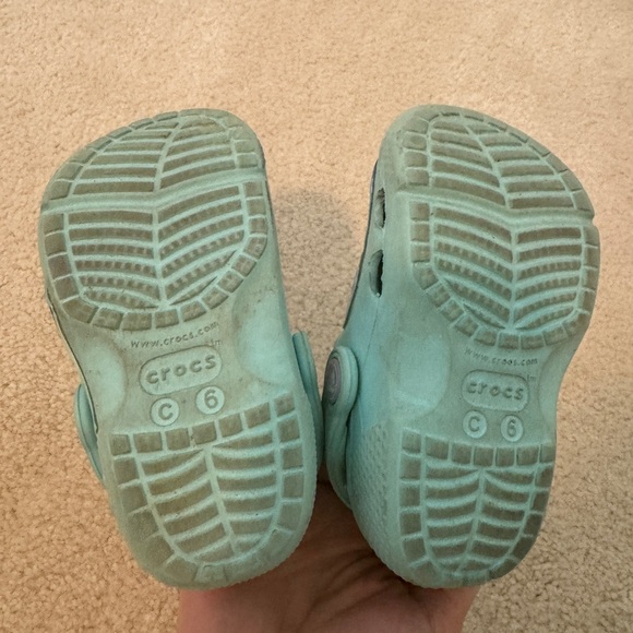 Frozen crocs - Picture 3 of 3